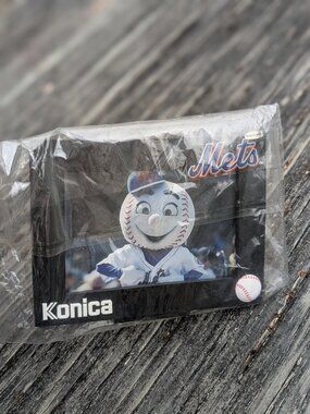 RARE New York Mets Mr. Met Konica Minolta with Refrigerator Magnet and Easel